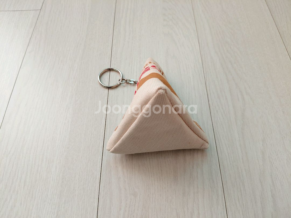 직거래][서울우유]삼각 파우치 키링 동전 지갑(밤색줄)--3
