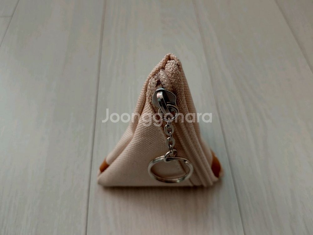 직거래][서울우유]삼각 파우치 키링 동전 지갑(밤색줄)--4