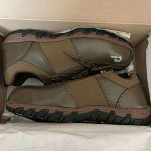 네파 안전화 4인치 브라운색상 260사이즈 새상품