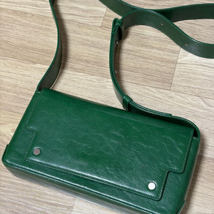 파인드카푸어 그린 크로스백 팝니다