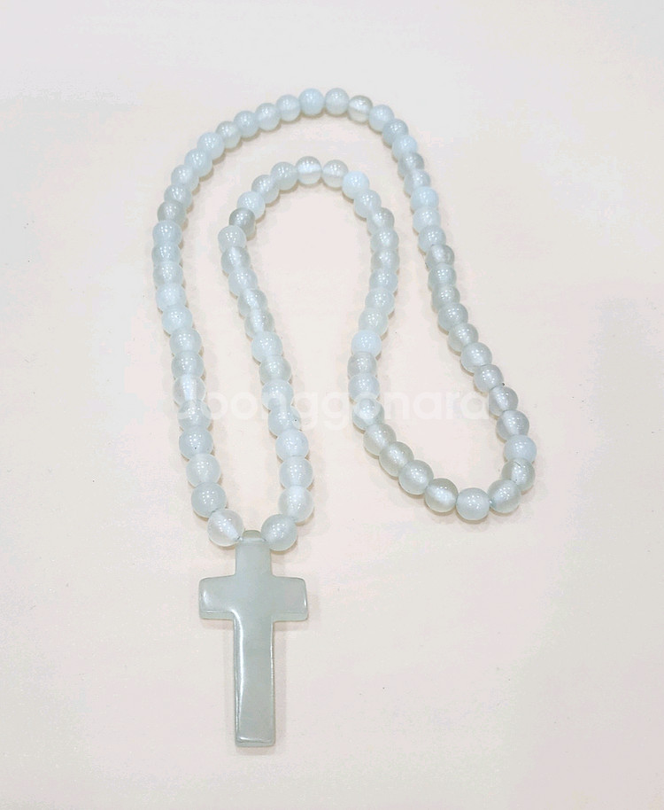 #105 예쁜 옥 십자가 목걸이--0