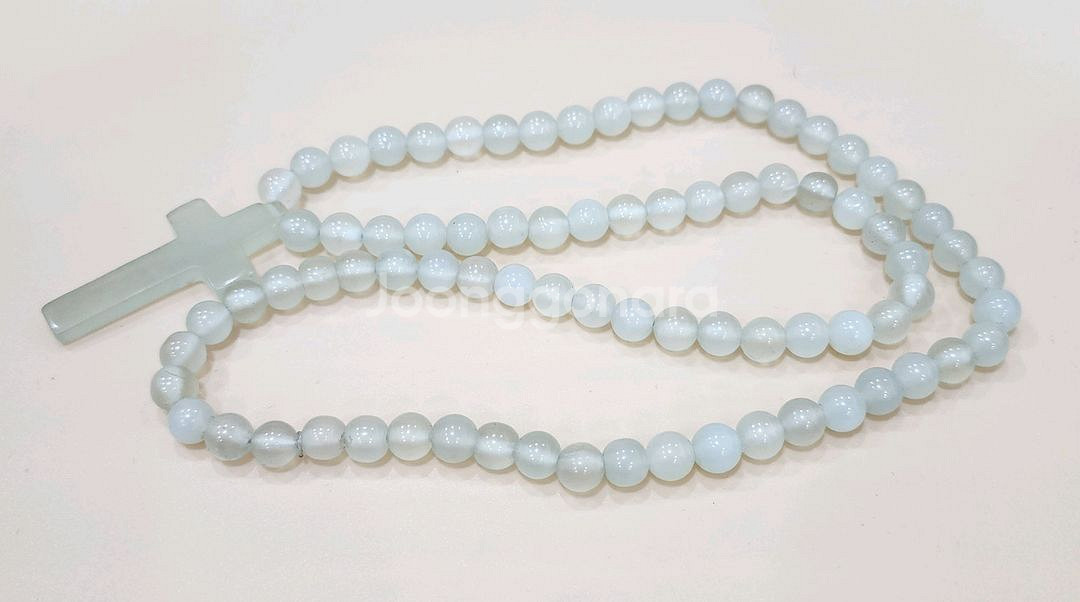 #105 예쁜 옥 십자가 목걸이--1