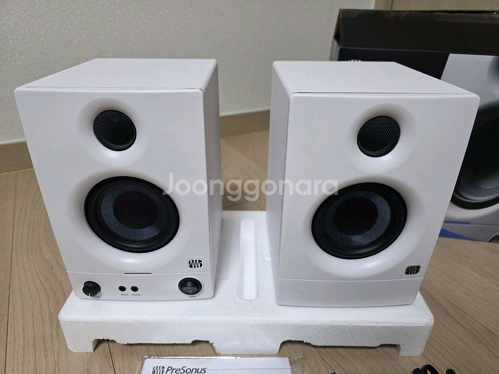 프리소너스 에리스 E3.5 2세대 모니터 스피커 화이트--1