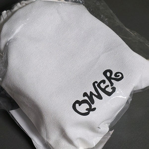 QWER 2주년 팝업 굿즈 기타 스트랩