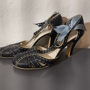 35.5 225mm 비비안웨스트우드 리본 샌들 펌프스