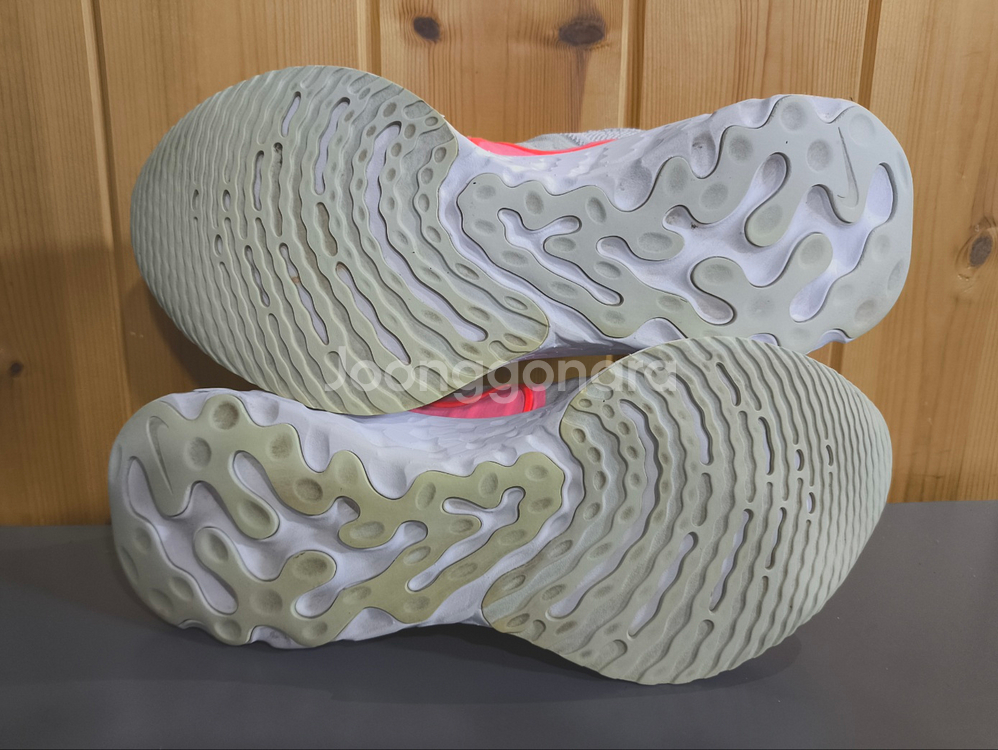 250mm 나이키 리액트 인피니티 런 플라이니트2--8