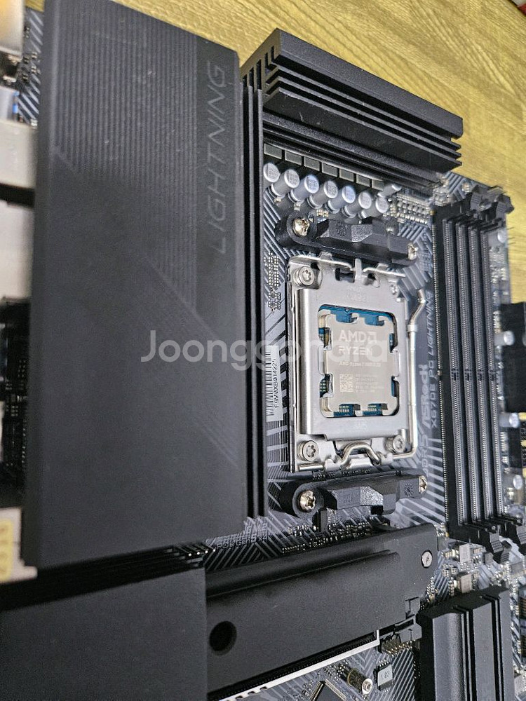 9800X3D, X670E 보드셋 팝니다--6