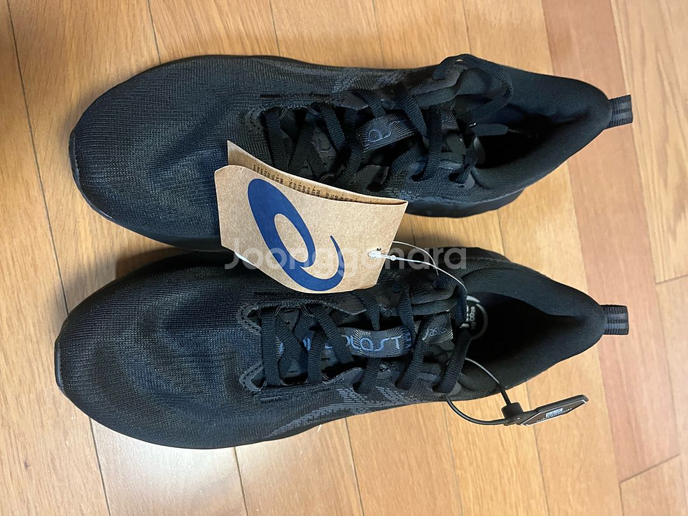 아식스 러닝화 노바블라스트 5 블랙 새상품 D 260(크림)--1