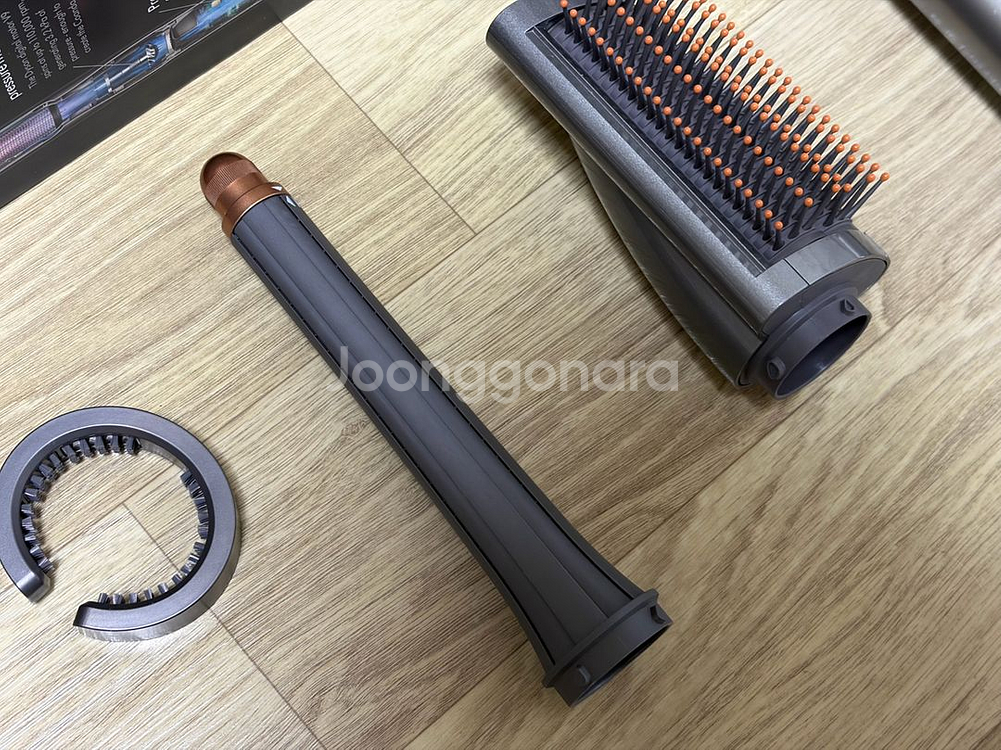 다이슨 에어랩 스타일러 니켈/코퍼 팝니다--1