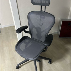 허먼밀러 뉴에어론 풀옵션 B사이즈 그라파이트