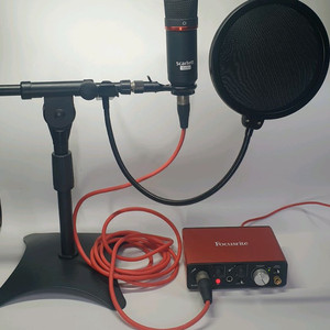 스칼렛 솔로 2세대 마이크와 오디오인터페이스