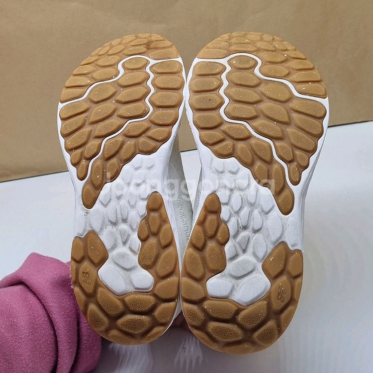 뉴발란스 프레쉬폼아리시v3 운동화 245--2