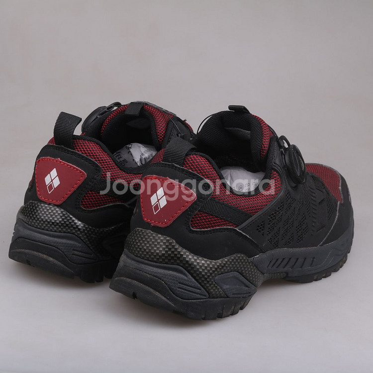 몽벨 보아 트레킹화 판매합니다.(240)51016--4