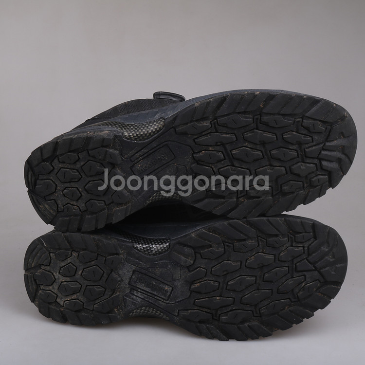 몽벨 보아 트레킹화 판매합니다.(240)51016--9