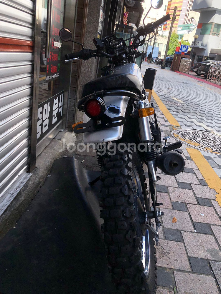 킴코 kcr125 트래커 커스텀 바이크 판매--3