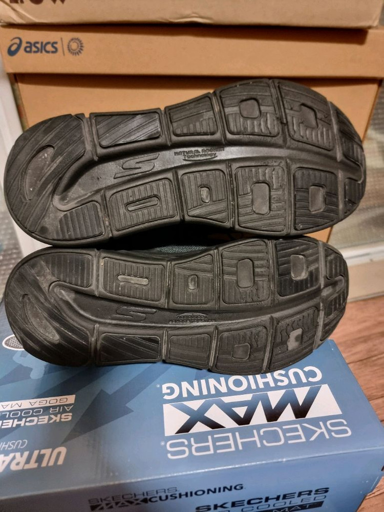 스케쳐스 맥스쿠셔닝295(4E) 팝니다!--4