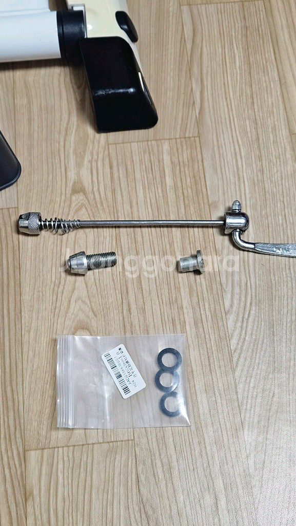 엘리트 쿠보 플루이드 자전거고정로라+스루액슬컨버터--2