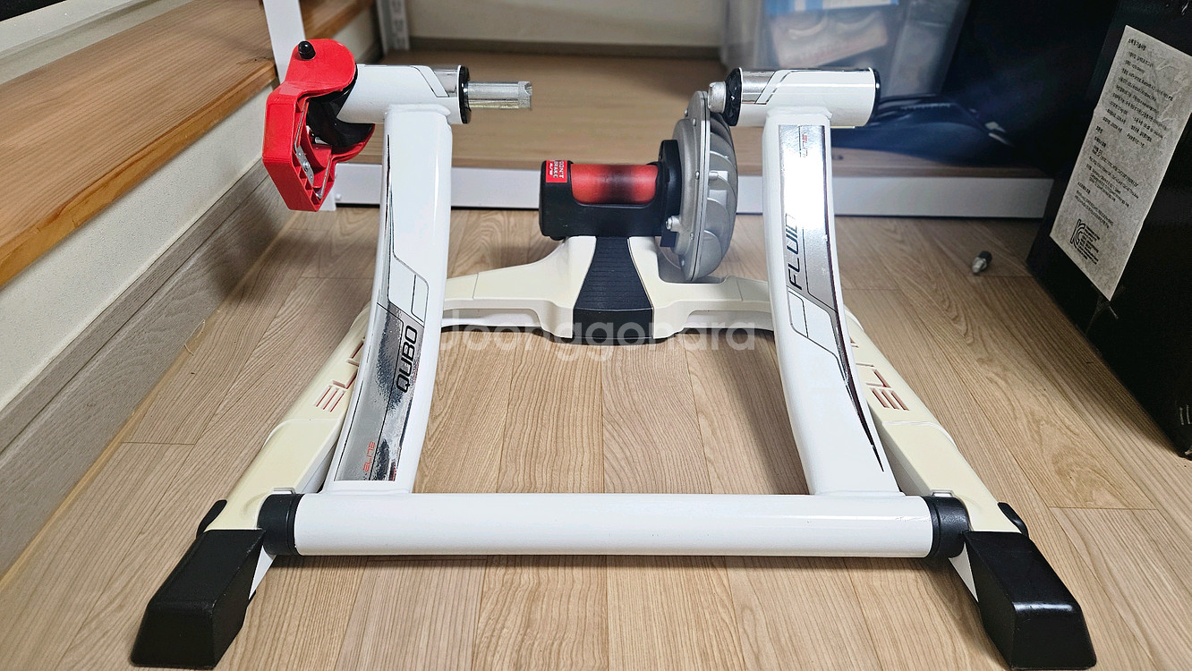 엘리트 쿠보 플루이드 자전거고정로라+스루액슬컨버터--1