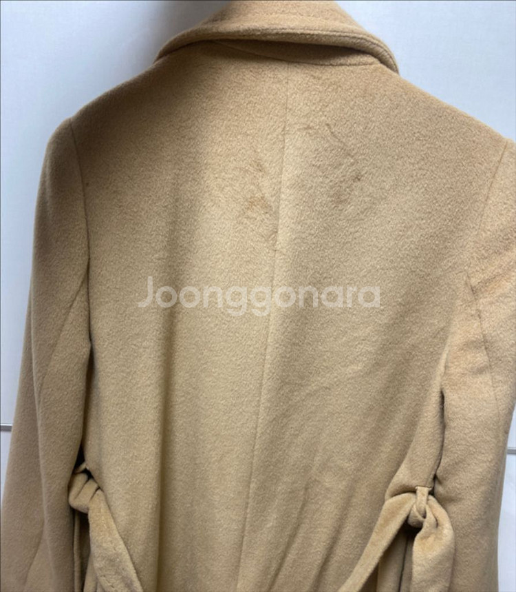 Lixxi 브랜드의 카멜 색상 코트--3