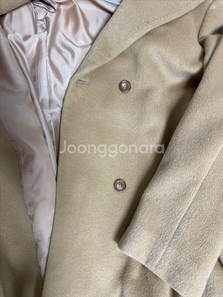 Lixxi 브랜드의 카멜 색상 코트--4