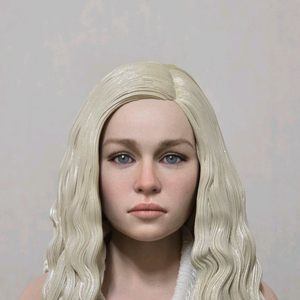 에밀리아 클라크 피규어