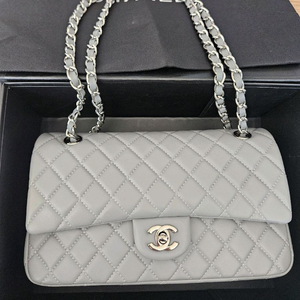 샤넬 가방 판매해요.