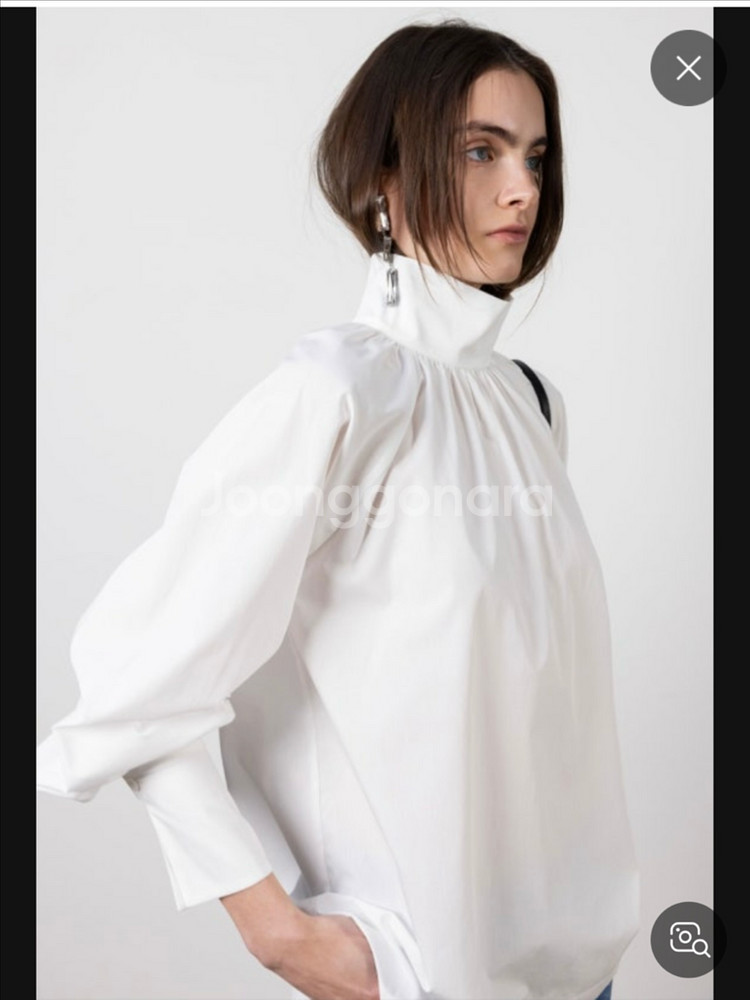 (택있는 새상품) 오르 하이넥 코튼 블라우스 XS--0