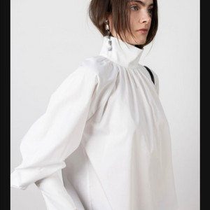 (택있는 새상품) 오르 하이넥 코튼 블라우스 XS