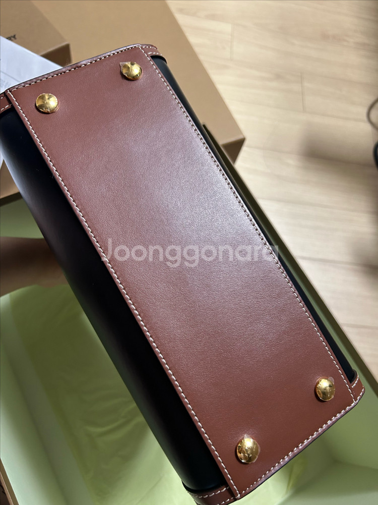 버버리 토트백 80252661--2