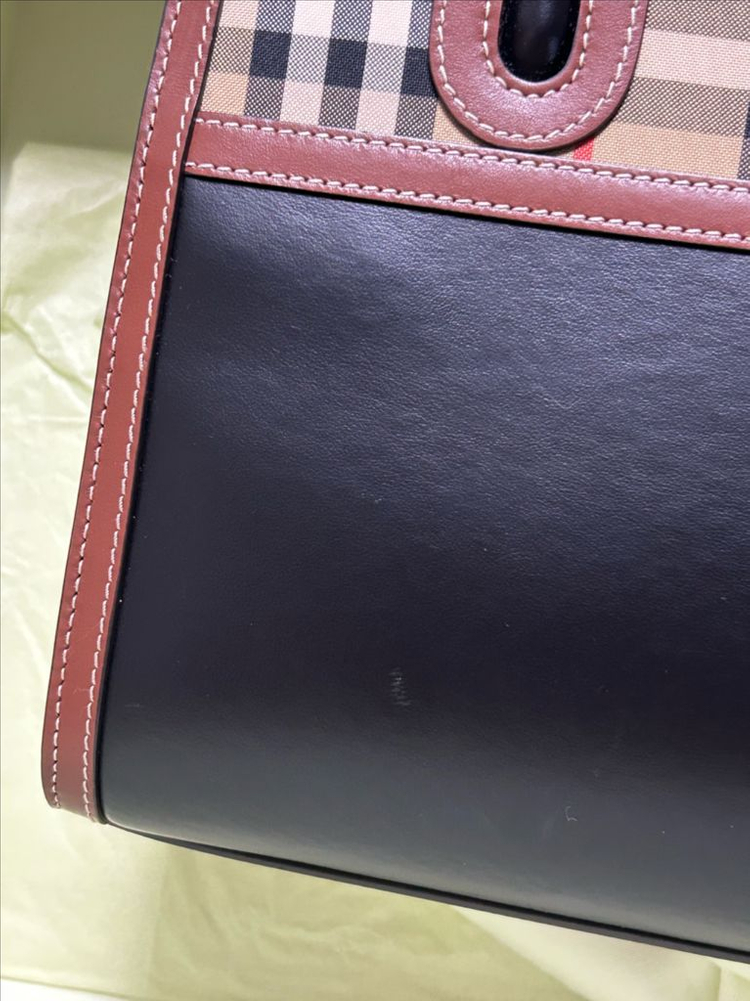 버버리 토트백 80252661--1