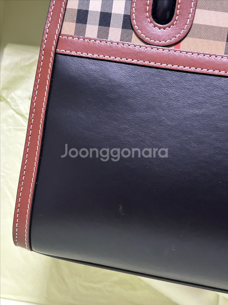 버버리 토트백 80252661--1