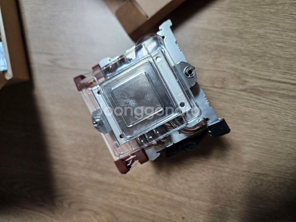 NH-U9S 녹투아 쿨러 판매합니다.--0