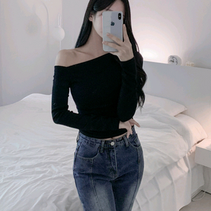 새상품 사선 트임 슬림 오프숄더 긴팔티셔츠
