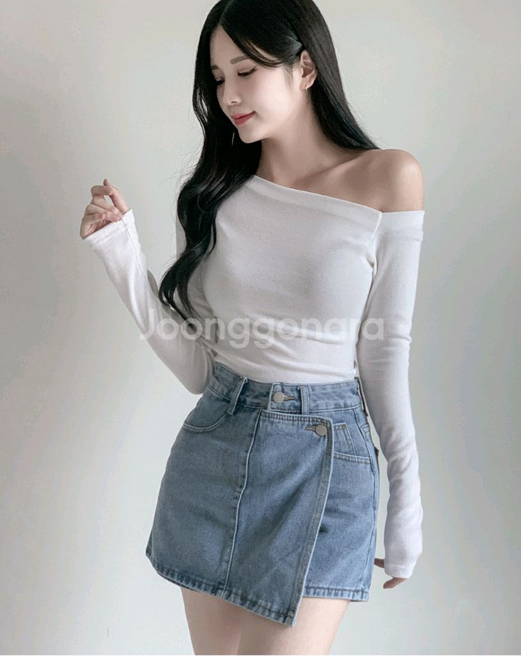 새상품 사선 트임 슬림 오프숄더 긴팔티셔츠--5