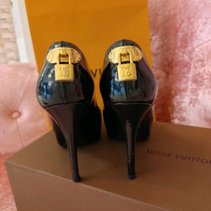 정품- 루이비통 패드락 구두