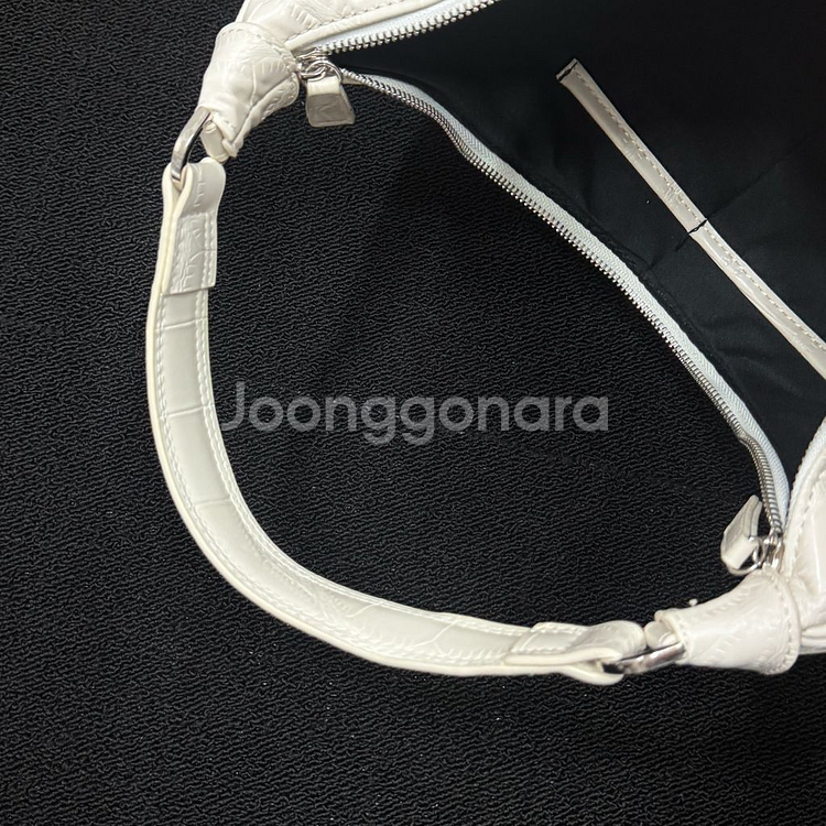 새제품 악어 숄더백 (크로스끈 포함)--2