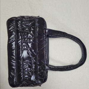 마뗑킴 로고 스티치 패딩 스퀘어백 블랙 팝니다