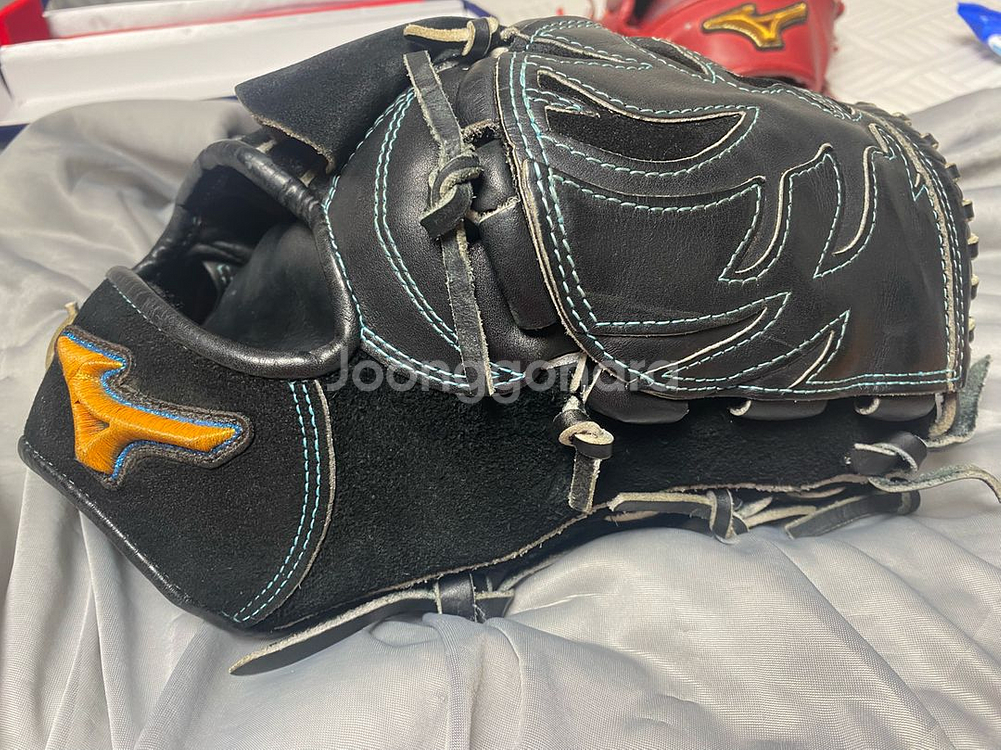 미즈노 누벅 투수 글러브--1