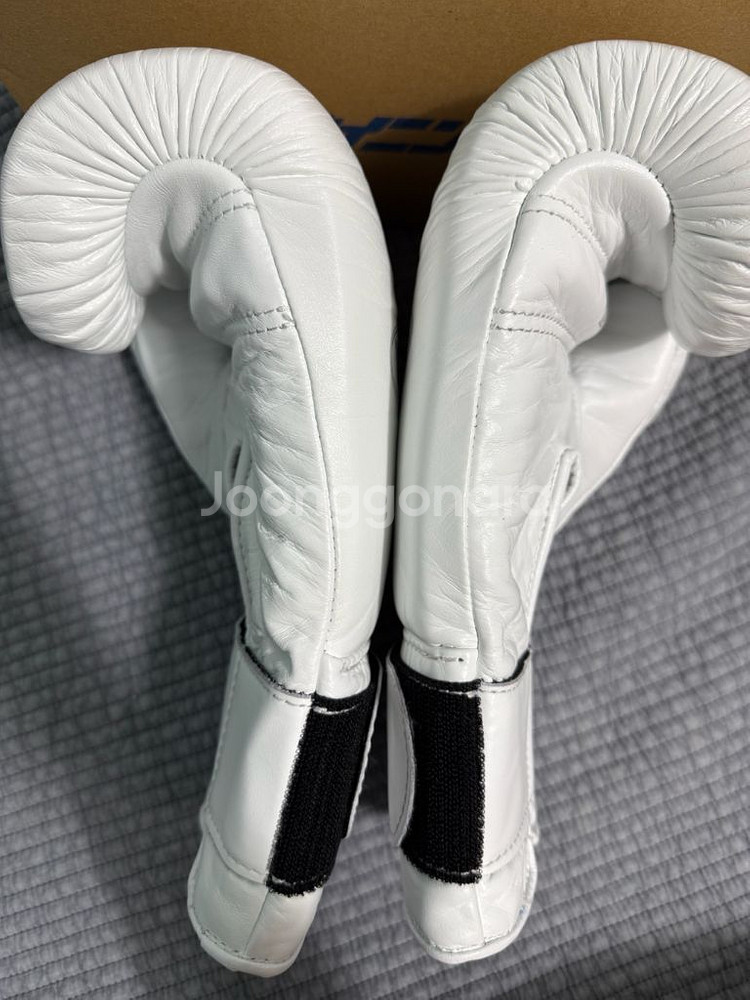 위닝 12온스 벨크로 글러브 화이트 색상--4