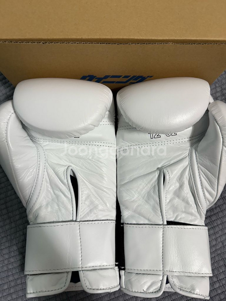 위닝 12온스 벨크로 글러브 화이트 색상--2