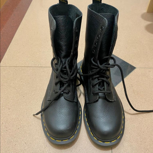 닥터마틴 1490 10홀 블랙 버지니아 230사이즈