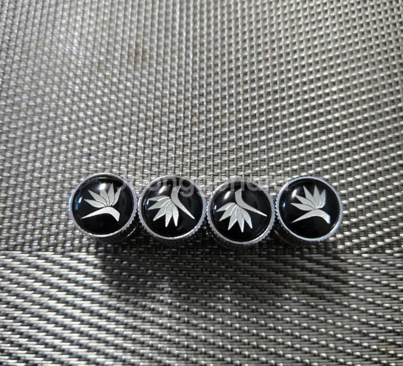 웨즈크란제 아쿠에르도 19인치 크롬휠 4개 팝니다--5