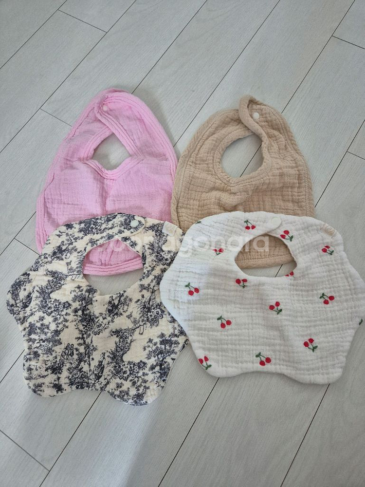 아기 턱받이 4개 (새상품)--0