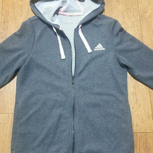 아디다스 운동복 후드집업 90 사이즈입니다