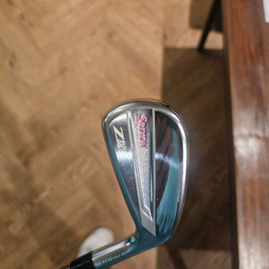스릭슨 ZX 드라이빙 4번아이언 판매합니다