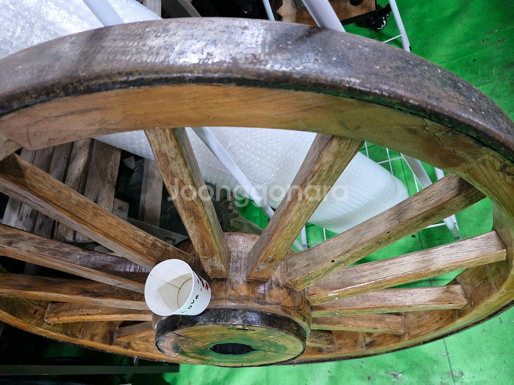 빈티지 마차바퀴 입니다--1