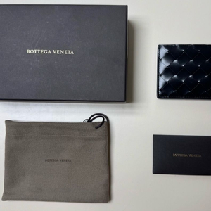 보테가 베네타 카드 케이스 블랙 판매 합니다.