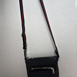 구찌 블랙 GG 수프림 크로스 메신저 백