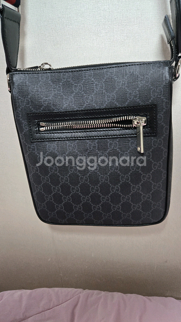 구찌 블랙 GG 수프림 크로스 메신저 백--1