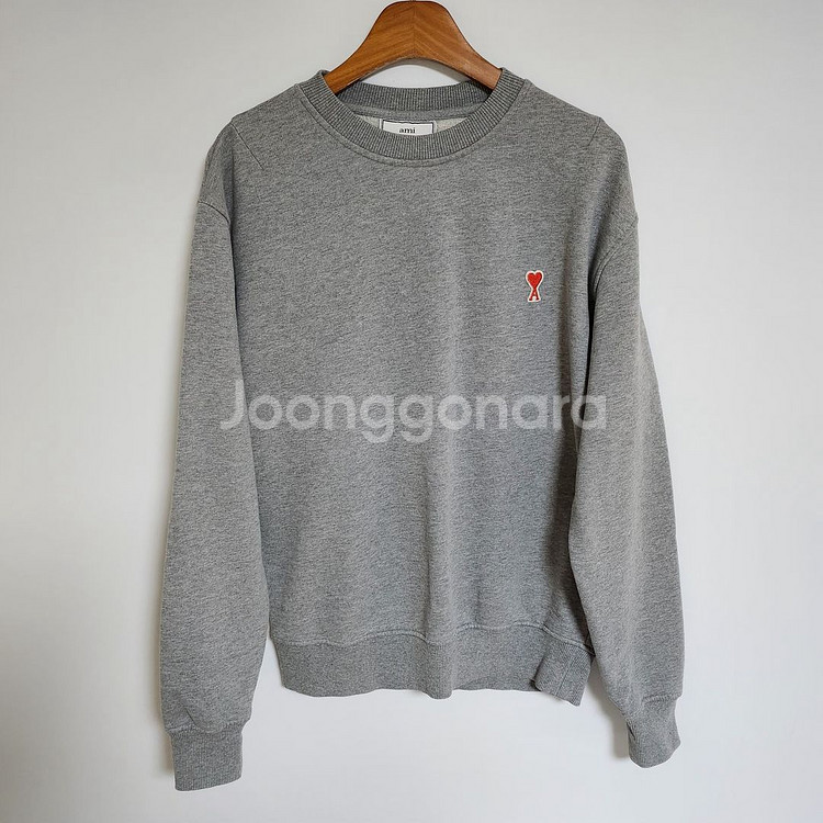 M 아미 그레이 스몰 하트자수 맨투맨 E20HJ007--0